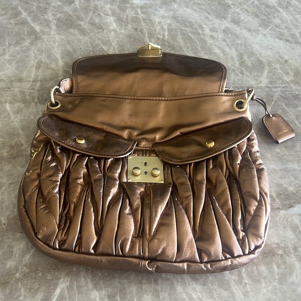 Miu Miu Iconic Matelasse Lux Copper/Rose Gold Quilted Leather Shoulder Hand Bag. - Picture 8 of 11